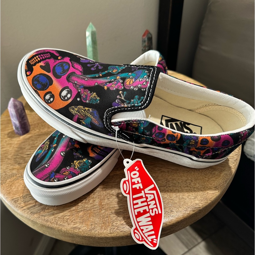 Classic slip-on vans 
Trippy Drip Black Multi 
Women’s (6.5)